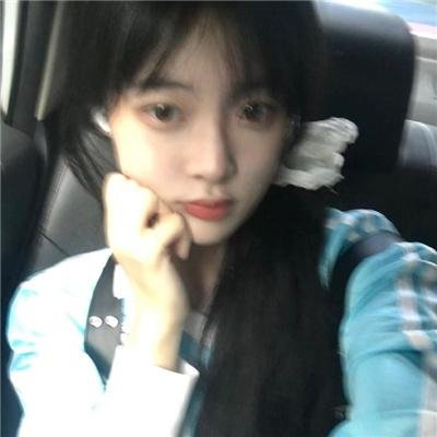 《红头发的阿里比》海报